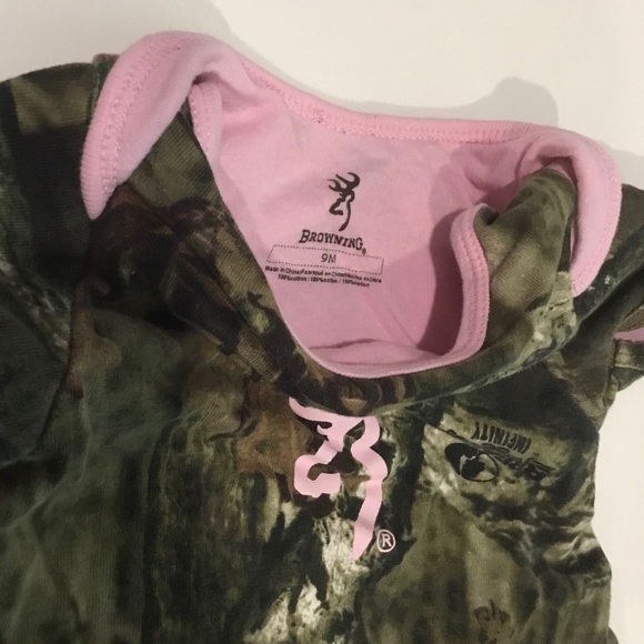 Browning Pink and Camouflage onesie with logo - Picture 2 of 4